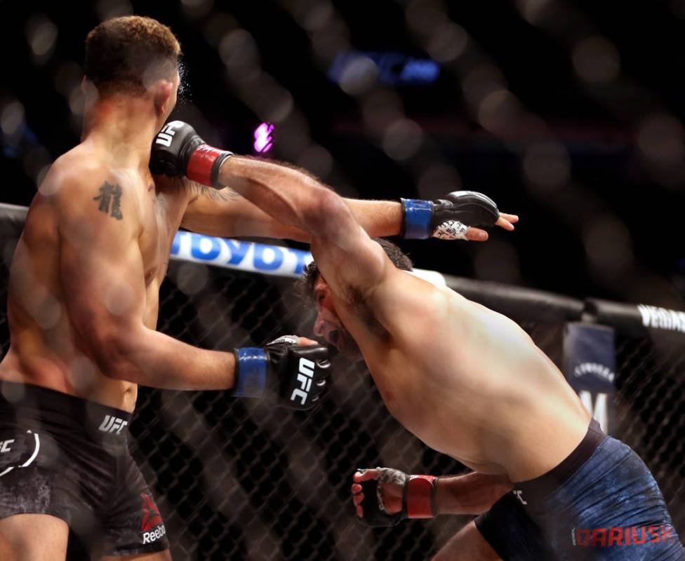 Lightweight Drakkar Klose, left, punched in the face with a knockout blow by Beneil Dariush dur ...