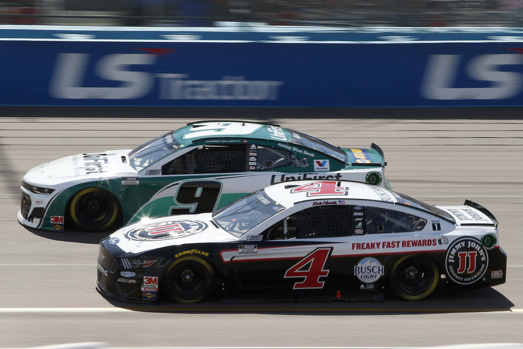 Kevin Harvick (4) races Chase Elliott (9) for the lead through Turn 4 during a NASCAR Cup Serie ...