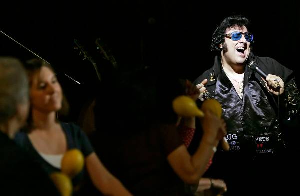 Pete “Big Elvis” Vallee performs in November 2008 inside Bill’s Lounge at the former Bill ...