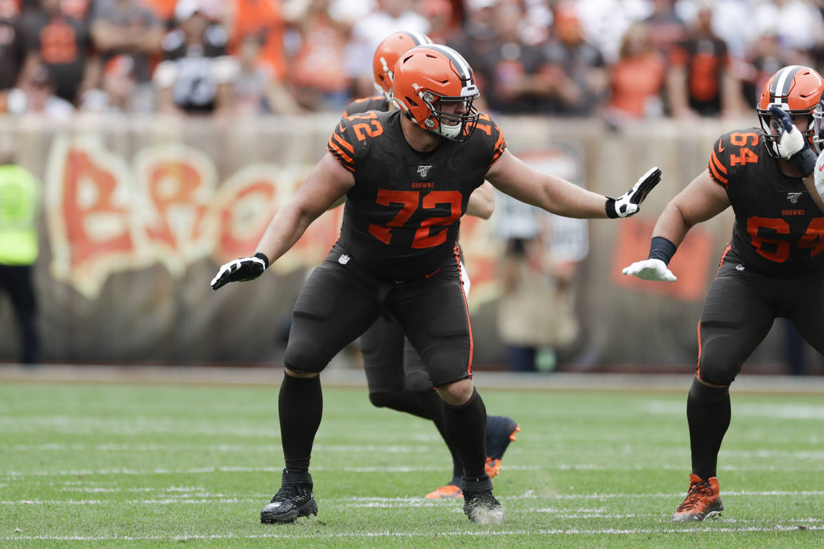 Cleveland Browns offensive guard Eric Kush (72) plays against the Tennessee Titans during the f ...