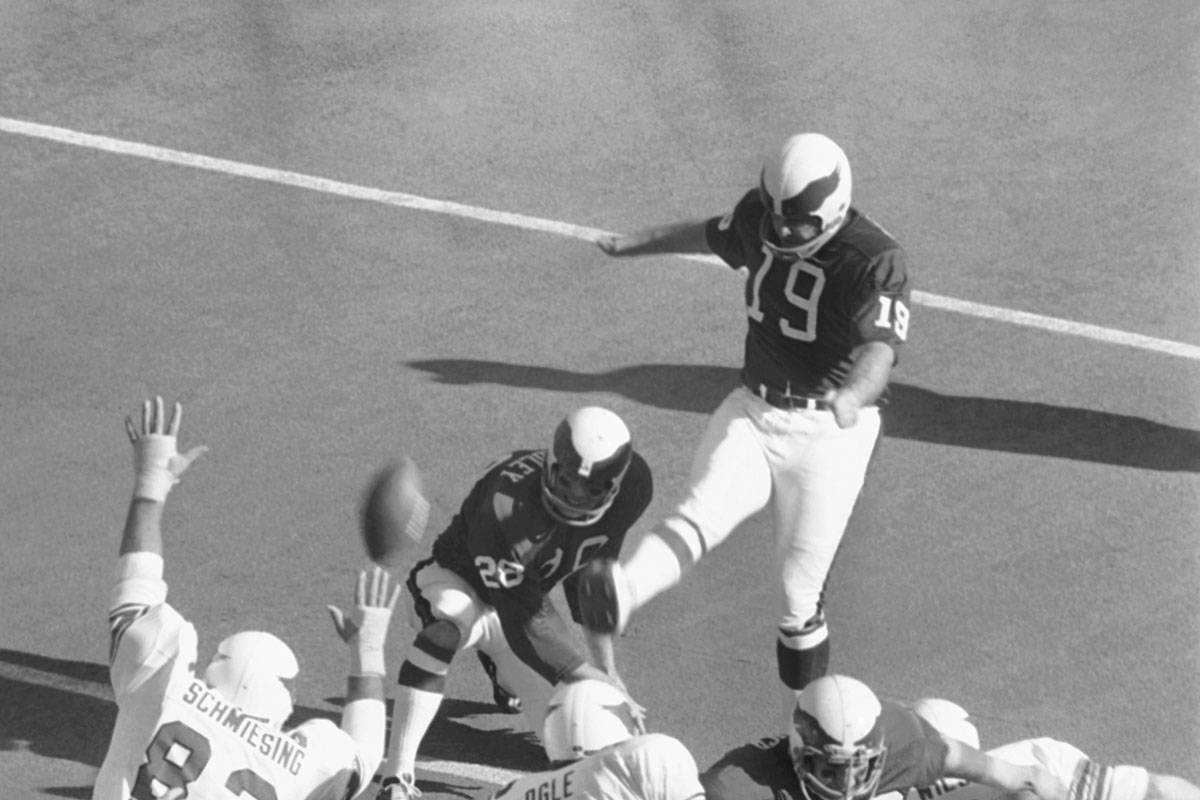 FILE - In this Nov. 22, 1971 file photo, Philadelphia Eagles Tom Dempsey (19) kicks a point aft ...