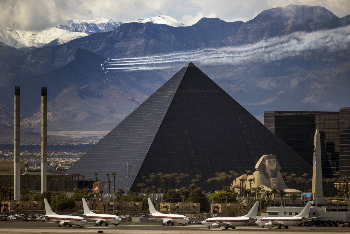 The U.S. Air Force Air Demonstration Squadron ÒThunderbirdsÓ soar past the Luxor duri ...