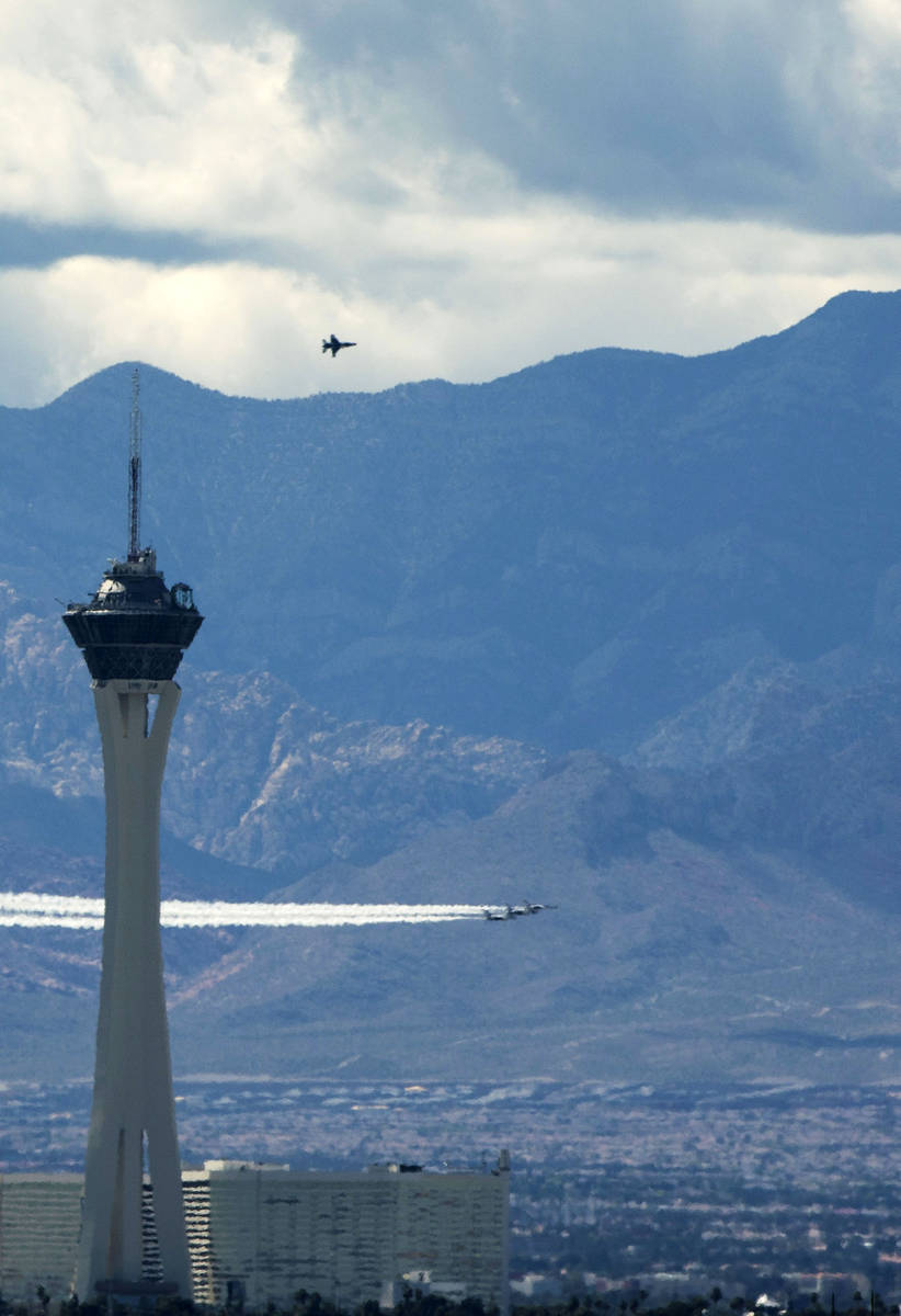 The U.S. Air Force Air Demonstration Squadron, the ÒThunderbirds,Ó fly past the Strat ...