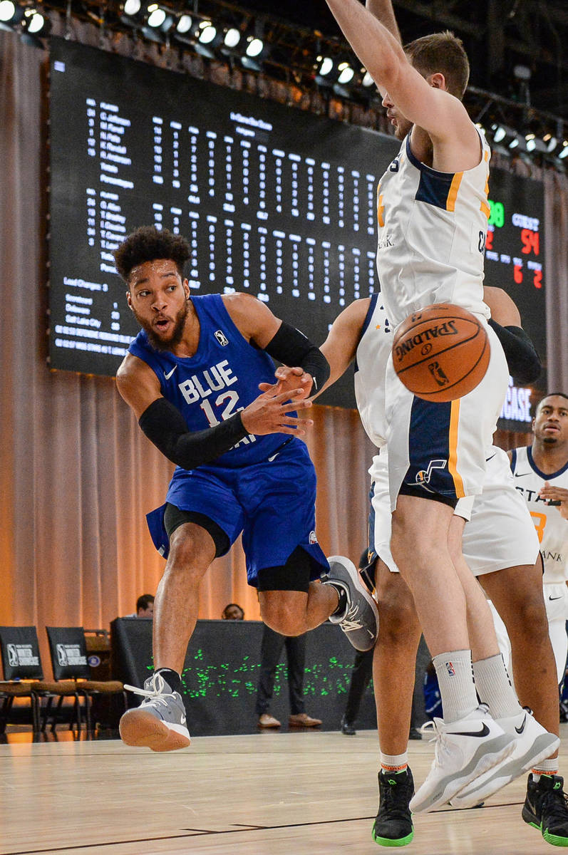 Delaware Blue Coats' Kyle Randall (12) passes the ball while being guarded by Salt Lake City St ...