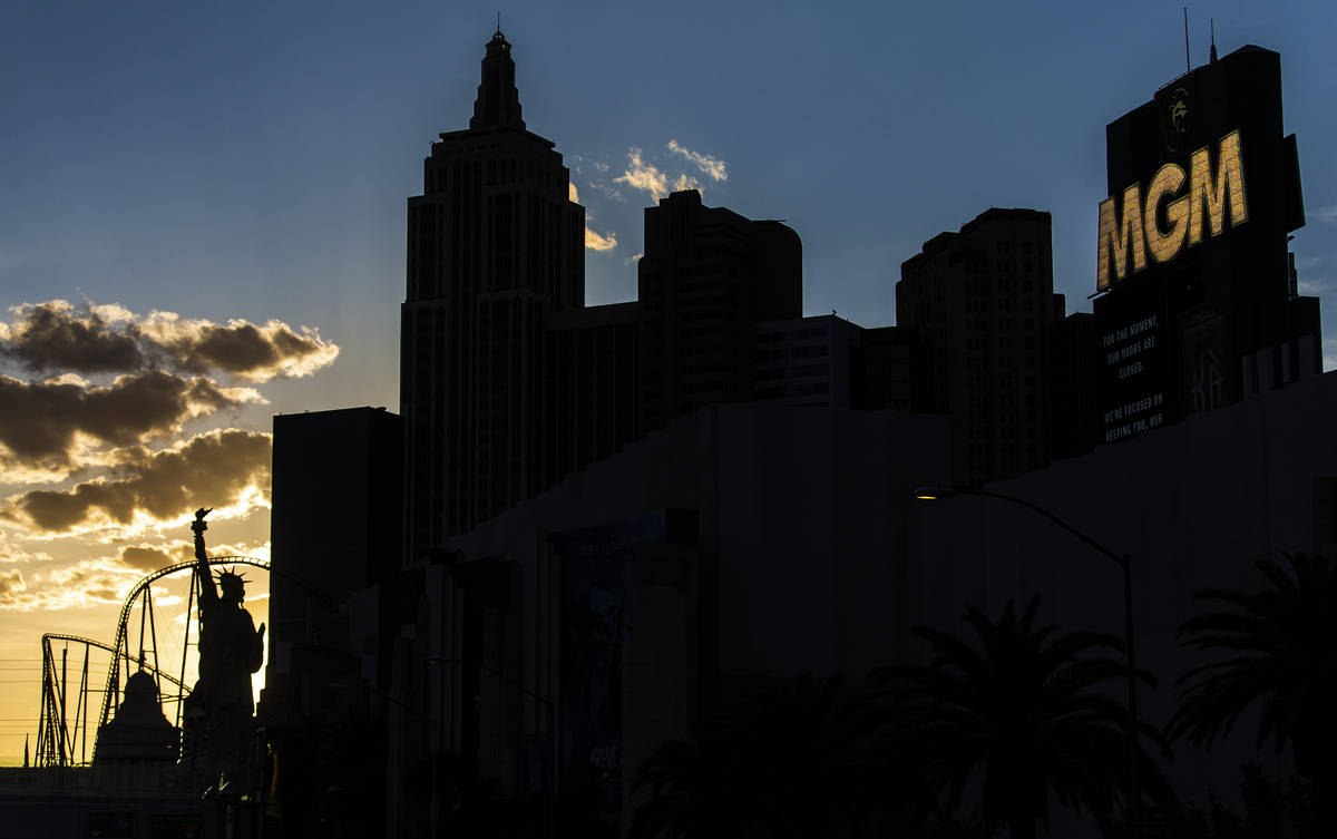 The Strip at dusk on Thursday, April 16, 2020, in Las Vegas. (Benjamin Hager/Las Vegas Review-J ...