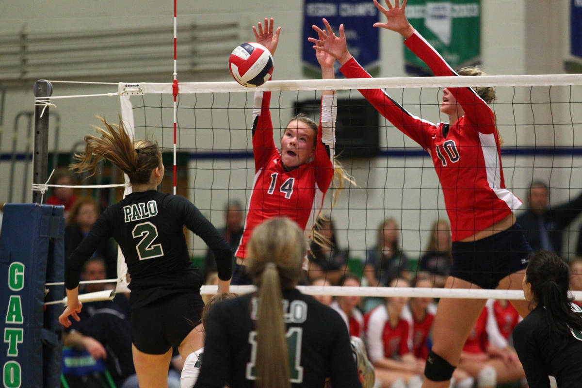 Coronado's Cali Thompson (14) and Berkeley Oblad (1) defend an attack from Palo Verde's Lexi Ri ...