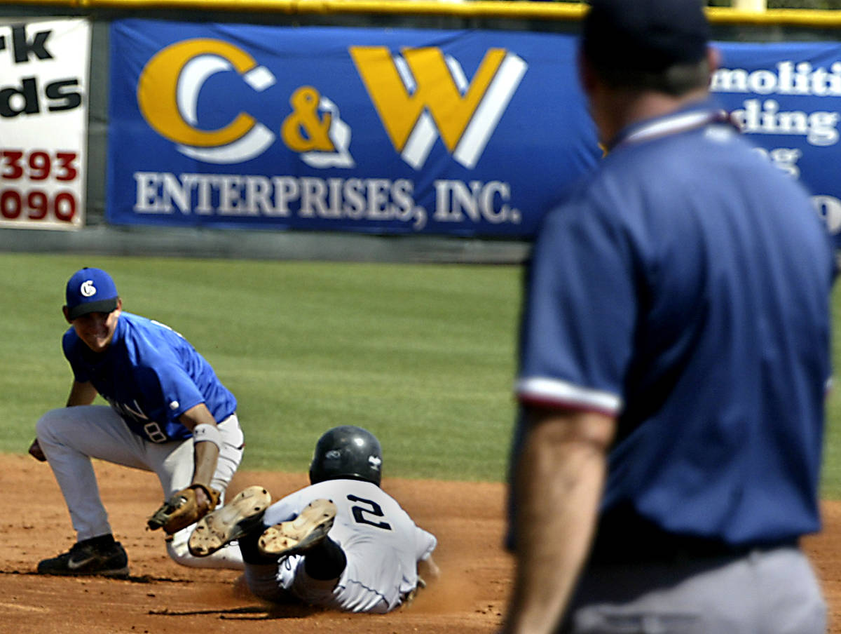 RALPH FOUNTAIN/REVIEW-JOURNAL Bishop Gorman High School baseball player Taylor Cole tags out G ...