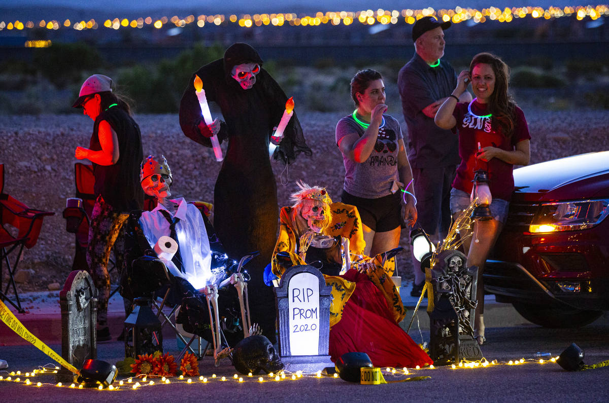 People watch as Desert Oasis High School students participate in a senior prom parade in Las Ve ...