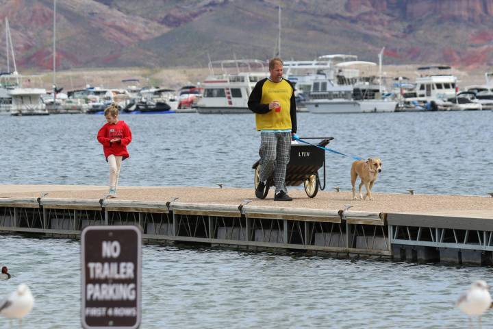 Kurt DeWinter of Henderson pulls his belongings that were retrieved from his boat as his daught ...