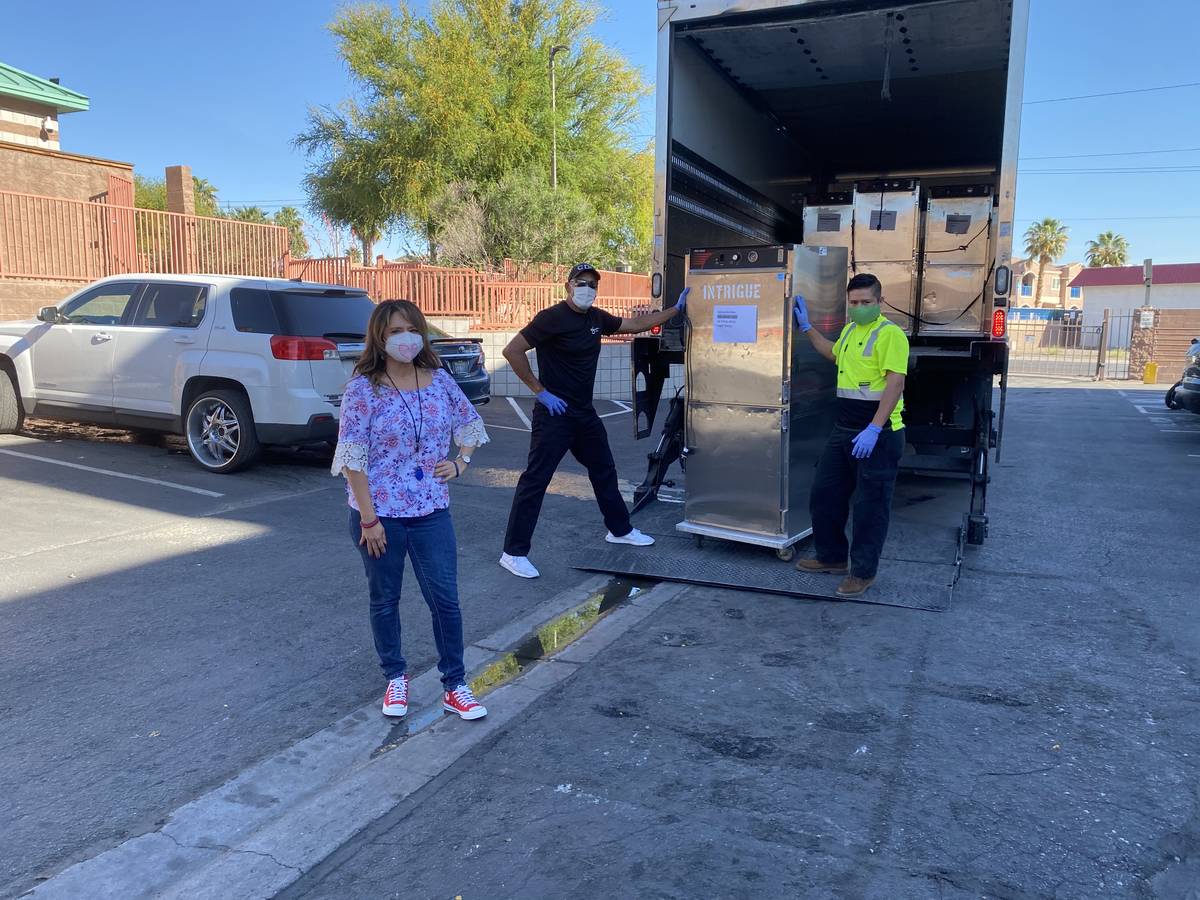 Wynn Las Vegas delivers meals to The Shade Tree. (Faiss Foley Warren)