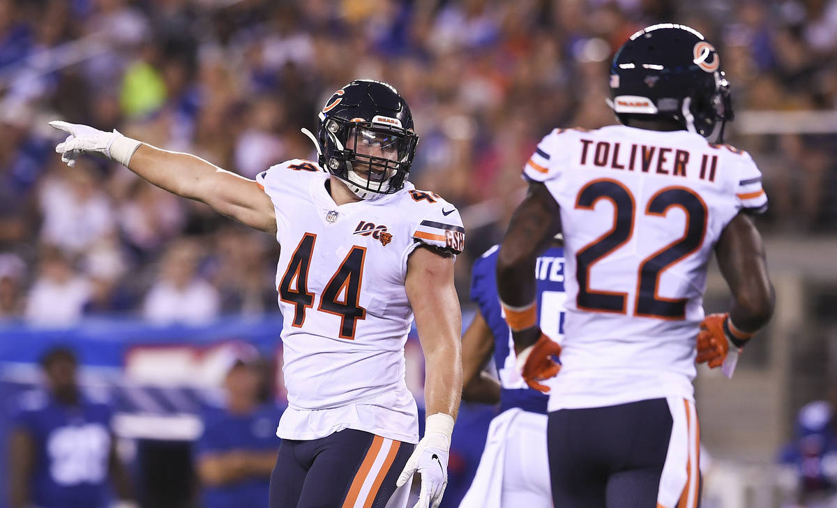 Chicago Bears inside linebacker Nick Kwiatkoski (44) motions during the second quarter of a pre ...