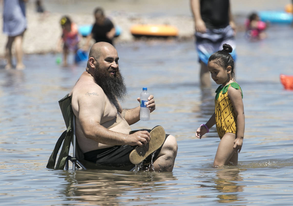 Eric Gonzalez and his granddaughter Avery, 4, cool themselves at Boulder beach in the Lake Mead ...