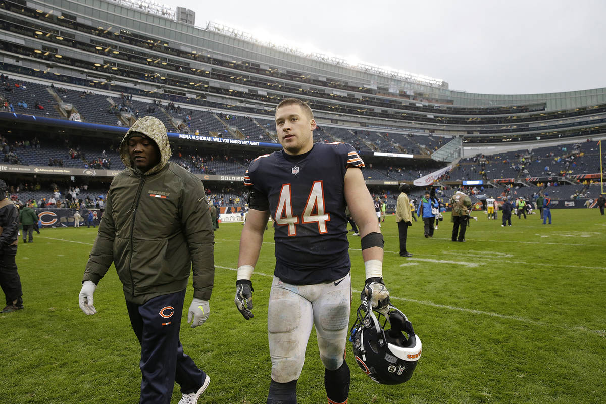 Chicago Bears inside linebacker Nick Kwiatkoski (44) walks off the field after an NFL football ...