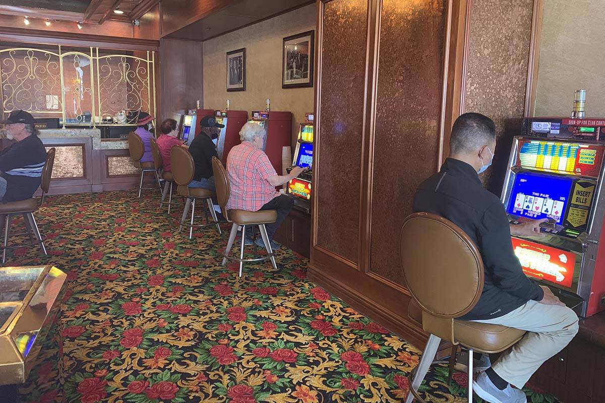 Almost 11 a.m. and the only noise is slots at El Cortez on June 4, 2020. (Sabrina Schnur/Las Ve ...