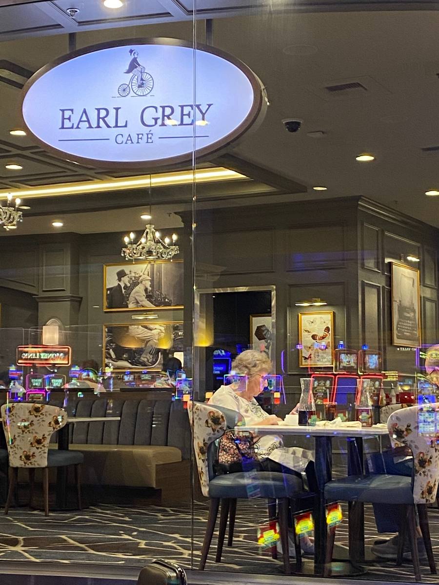 Patrons dine at Earl Grey Cafe at JW Marriott. (Al Mancini Las Vegas Review-Journal)
