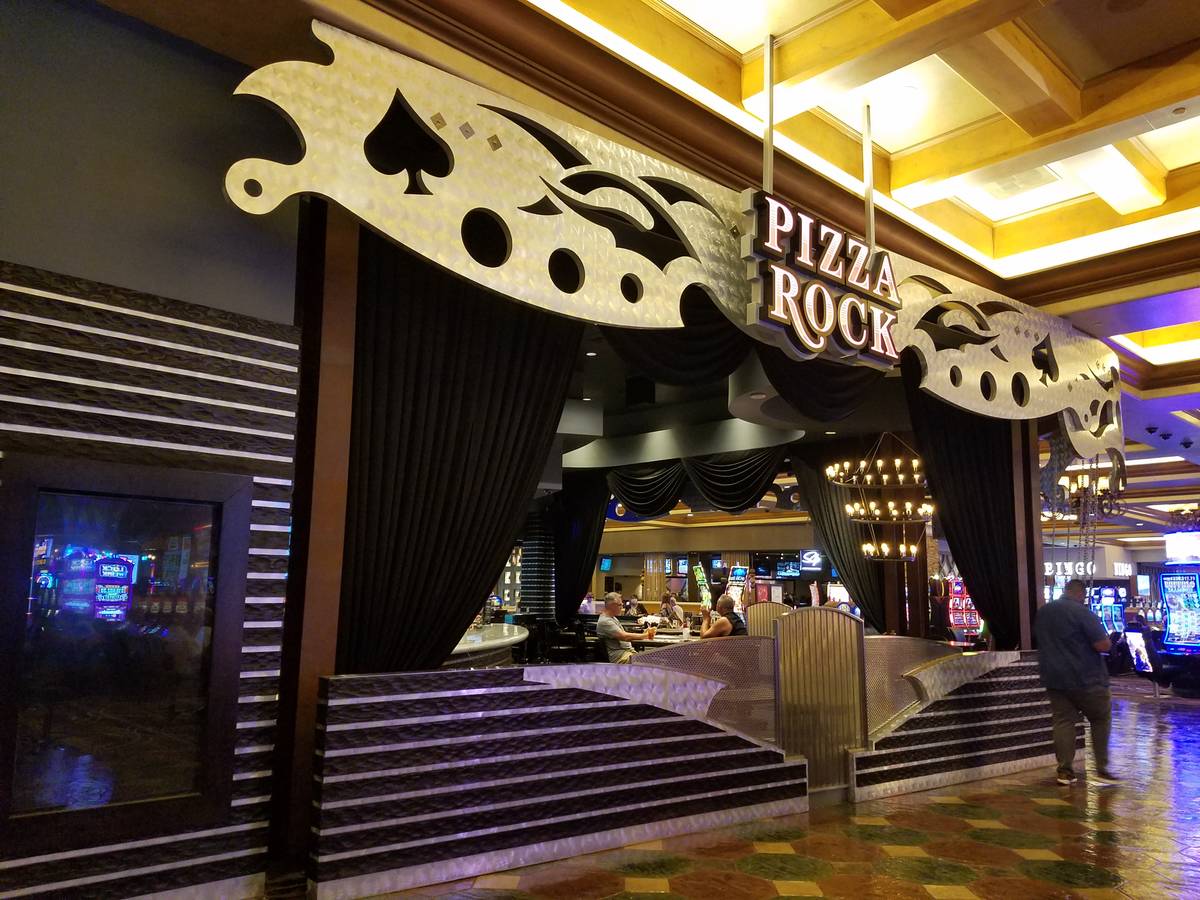 Patrons dine at Pizza Rock at Green Valley Ranch Resort. (Heidi Knapp Rinella Las Vegas Review- ...