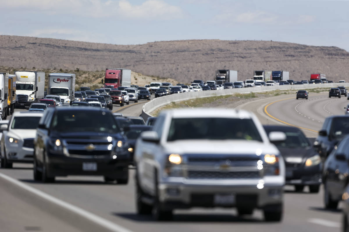 Traffic moves along southbound Interstate 15 near Jean in 2018. (Las Vegas Review-Journal)
