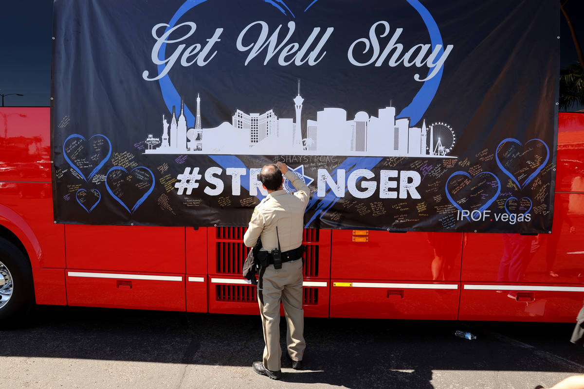 Las Vegas police officer H. Leal signs a banner during a fundraiser for Las Vegas police office ...