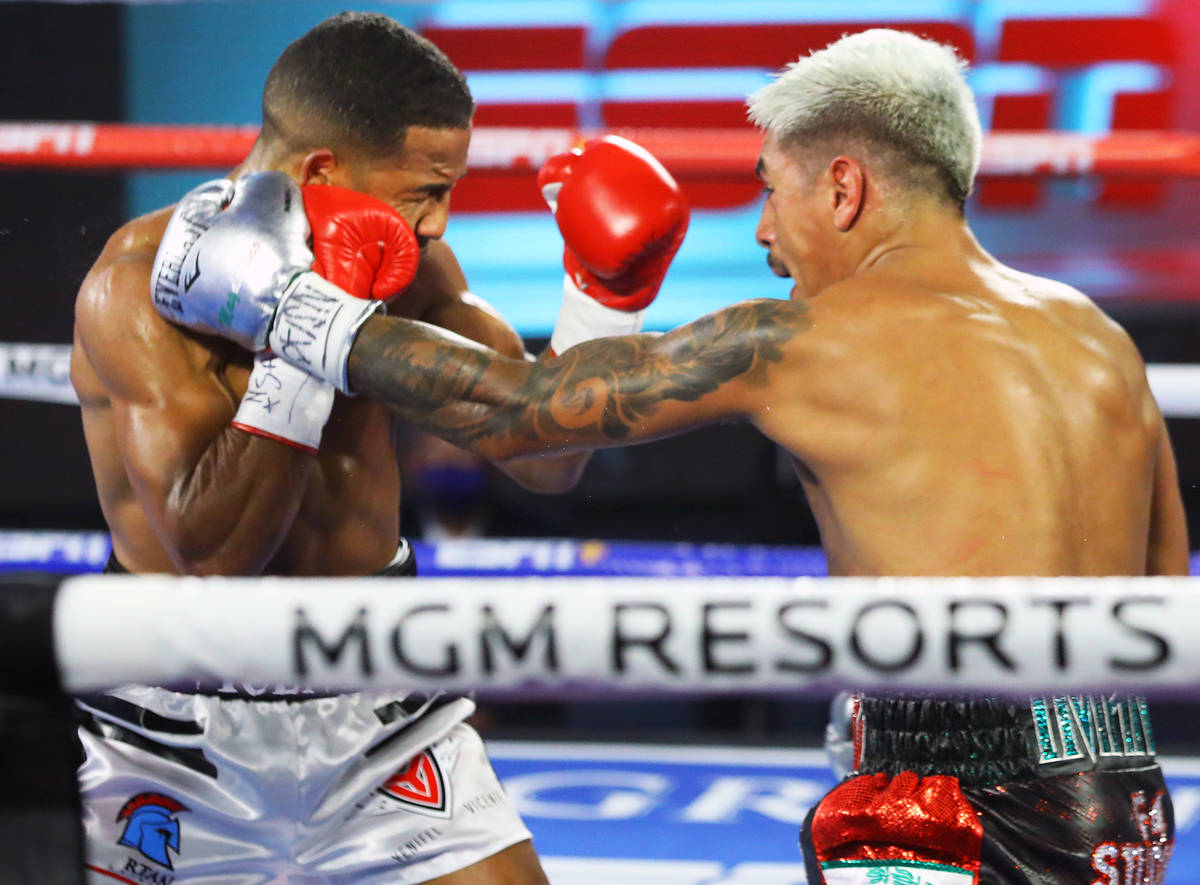 Jessie Magdaleno, left, lands a left against Yenifel Vicente during their featherweight fight T ...
