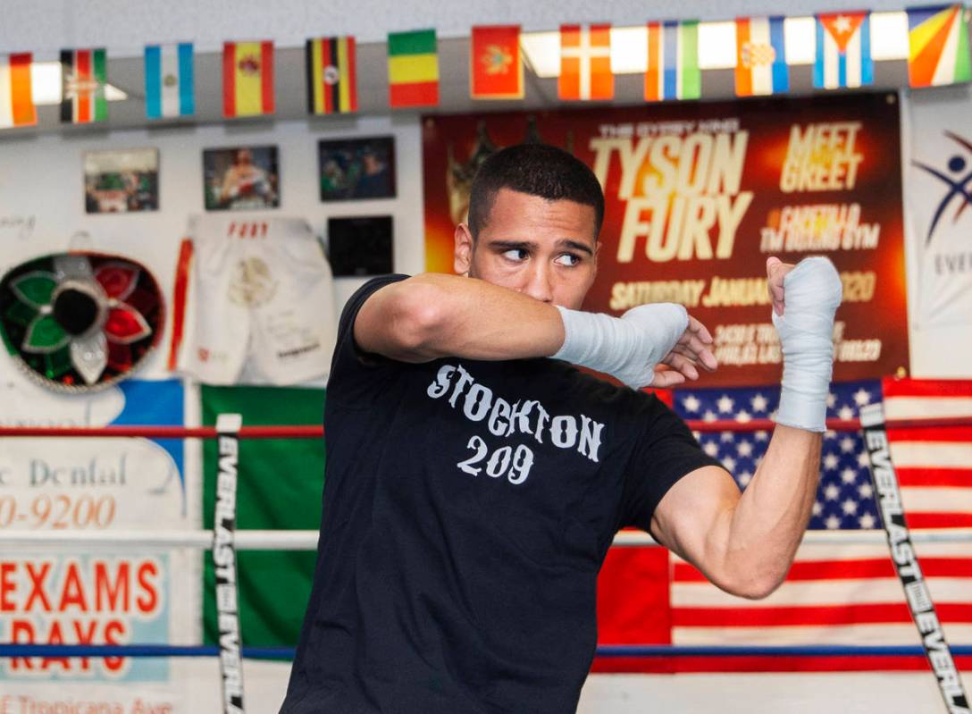 Gabe Flores Jr. works out at Capetillo & TM Boxing on Saturday, June 13, 2020, in Las Vegas ...