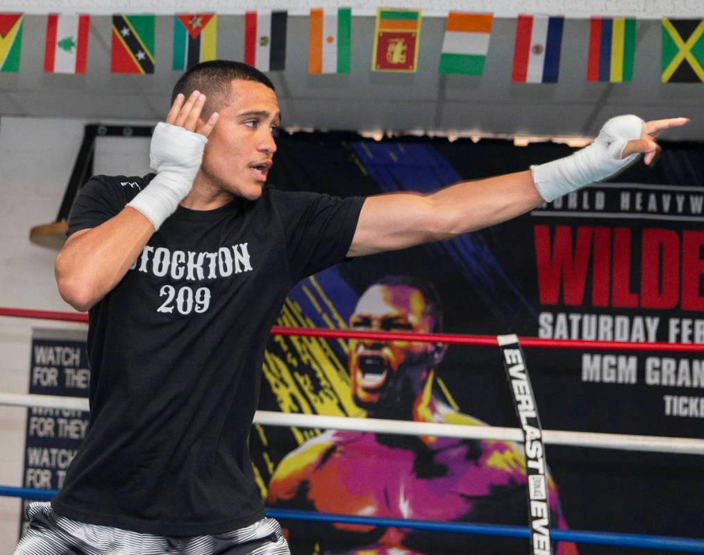 Gabe Flores Jr. works out at Capetillo & TM Boxing on Saturday, June 13, 2020, in Las Vegas ...