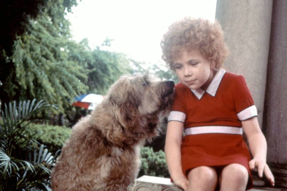 Aileen Quinn with Sandy in "Annie" (Columbia Pictures)