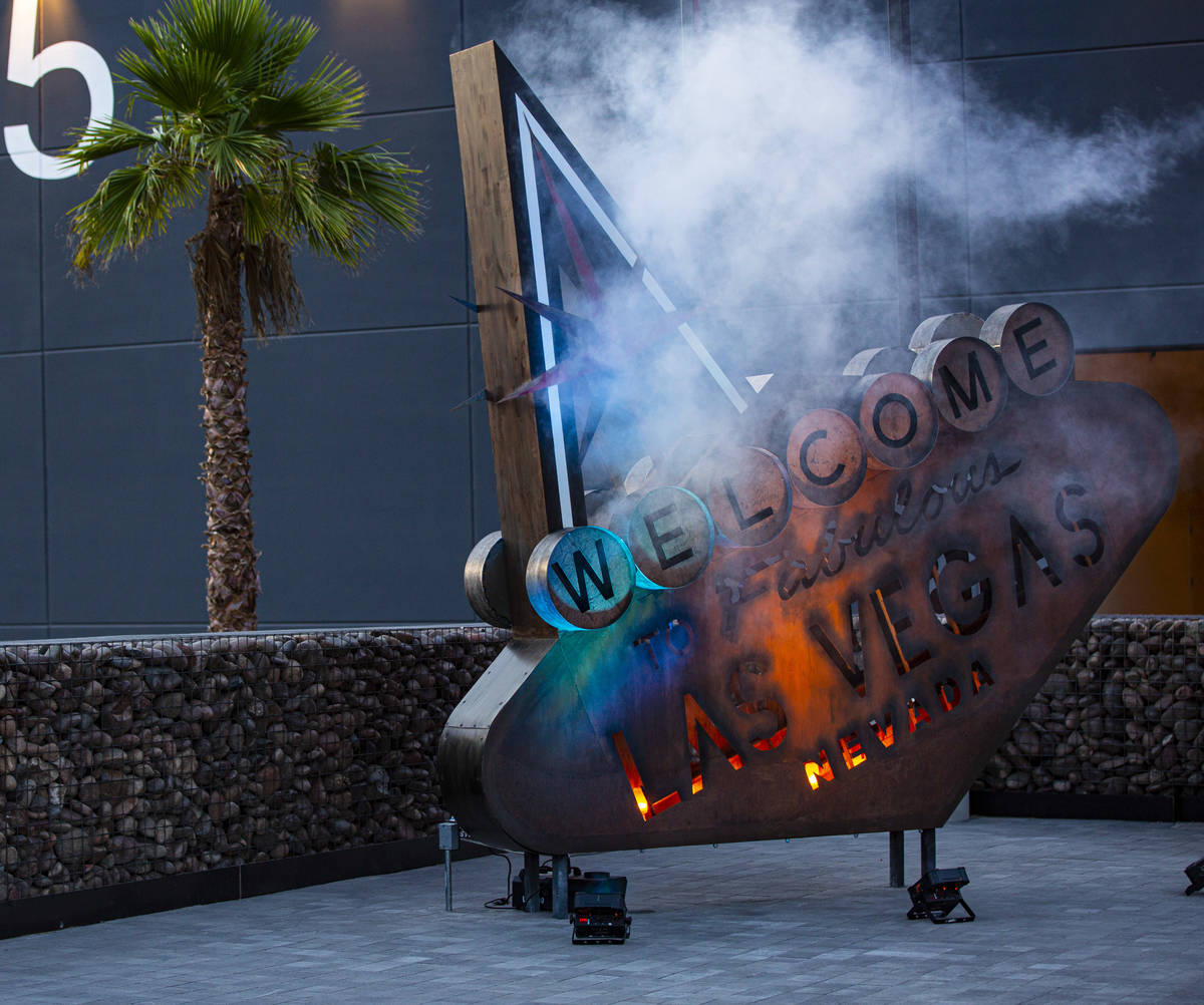 A post-apocalyptic interpretation of the "Welcome to Fabulous Las VegasÓ sign by Toma ...