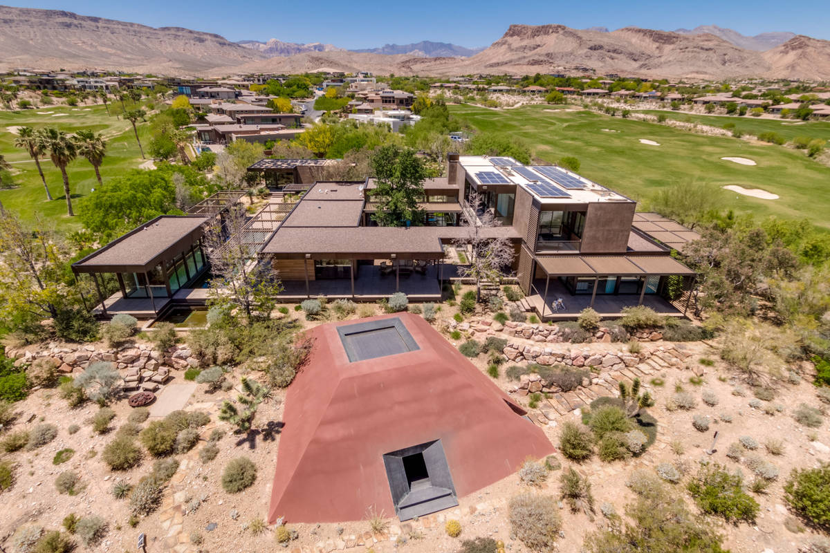 Former MGM Resorts International boss Jim Murren's mansion at 7 Painted Feather Way in Las Vega ...