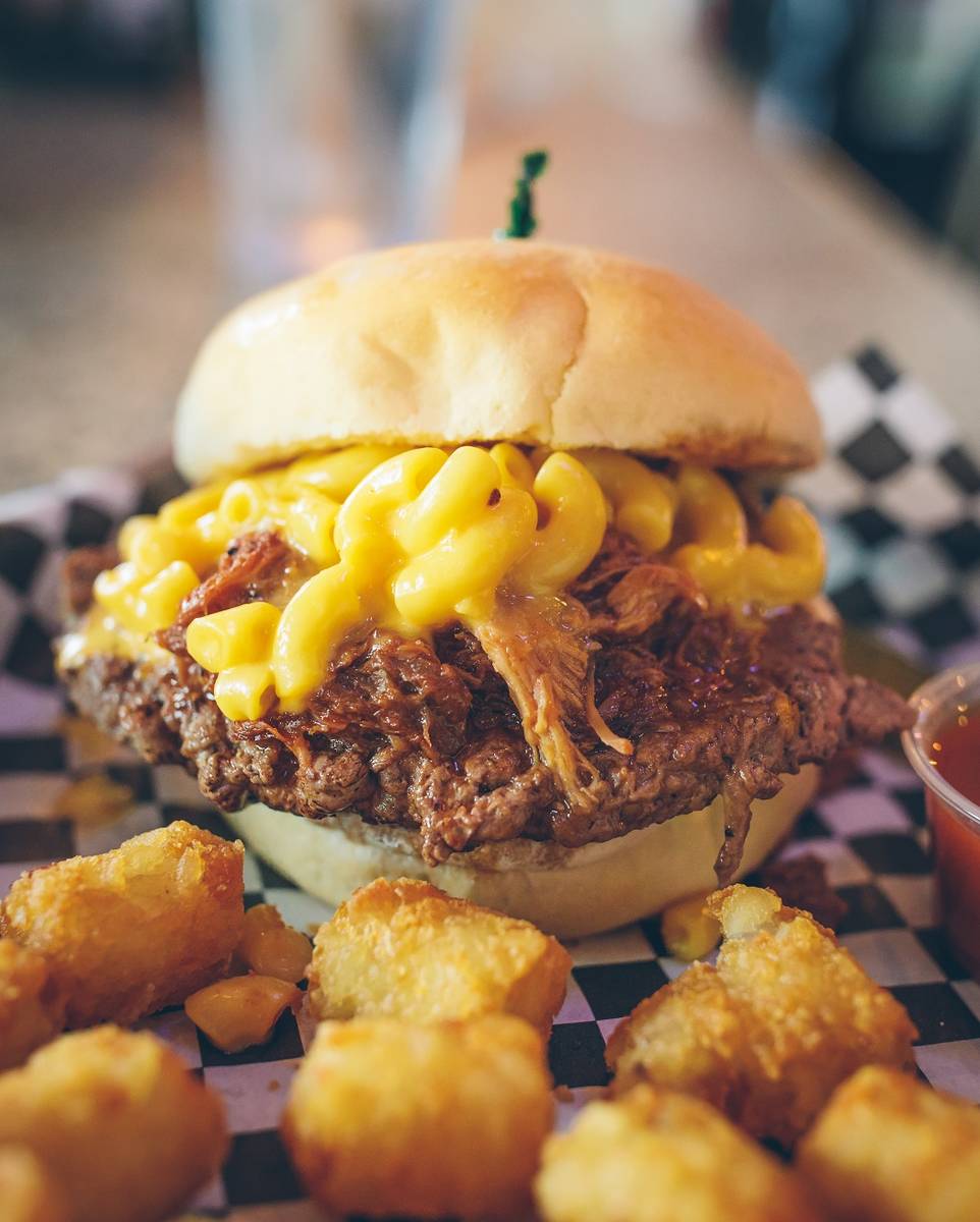 A Sickies macaroni & cheese burger (Sickies Garage)