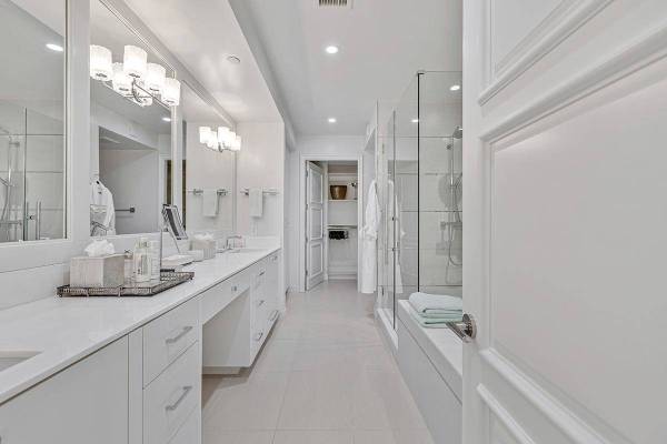 The master bath has lots of space. (Luxe Estates & Lifestyles)