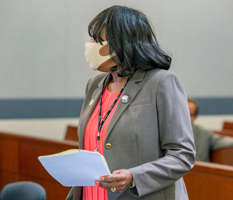 Defense attorney Alzora Jackson speaks with Las Vegas Justice of the Peace Ann Zimmerman on beh ...