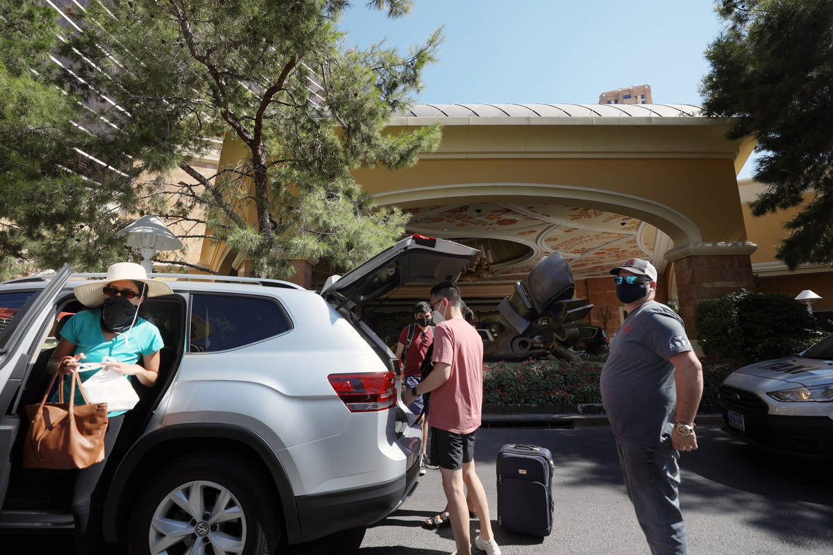 Guests arrive at the Wynn Las Vegas on the Las Vegas Strip on Thursday, Aug. 6, 2020, in Las Ve ...