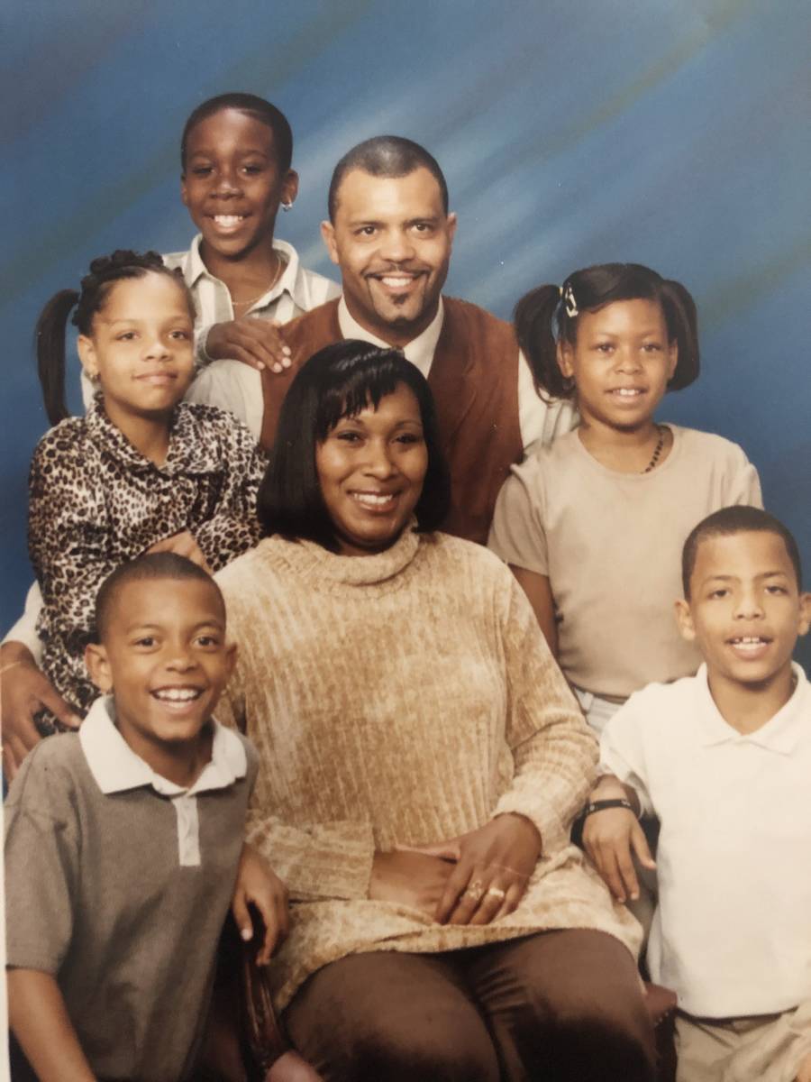 Timothy Hanson with five of his children and his former wife Yolanda Wims in 1998. (Tai Hanson)