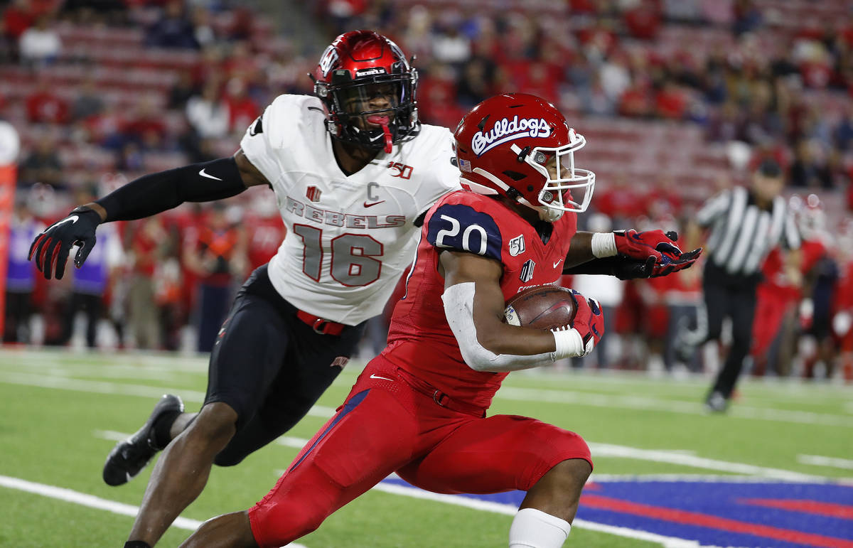 UNLV linebacker Javin White tries to stop Fresno State running back Ronnie Rivers during the fi ...