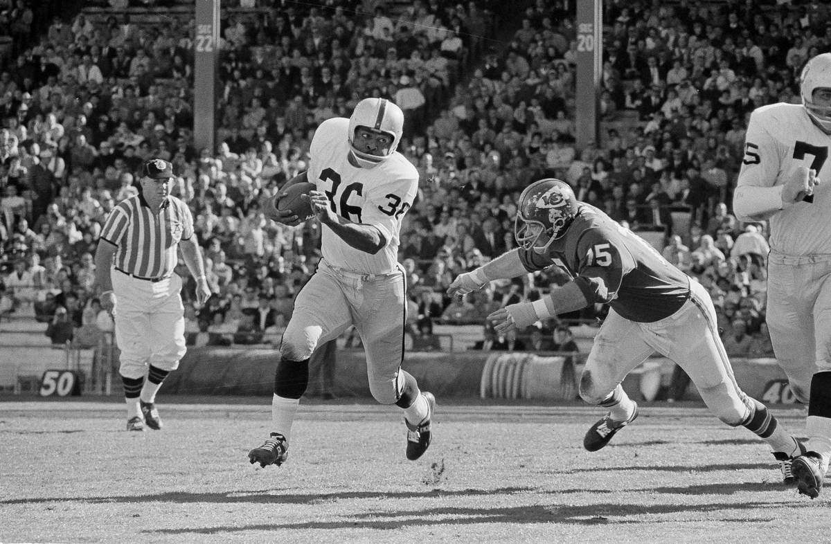 FILE - In this Oct. 31, 1965, file photo, Clem Daniels (36) of the Oakland Raiders races around ...