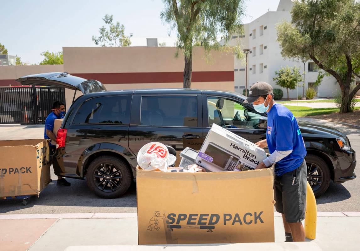 Zippy Shell of Las Vegas helps unload UNLV freshmanÕs luggage into Dayton Hall at UNLV in ...