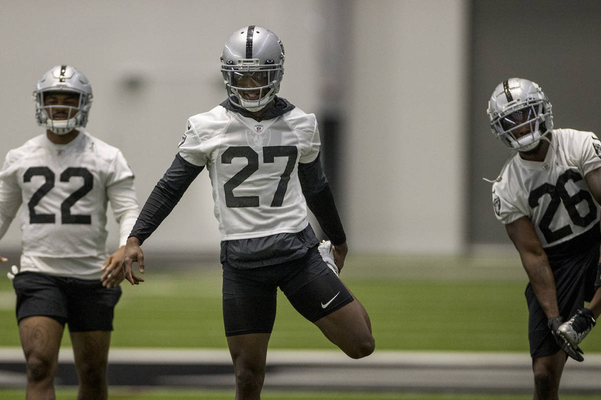 Las Vegas Raiders cornerback Trayvon Mullen (27, center) stretches with teammates cornerback Ke ...