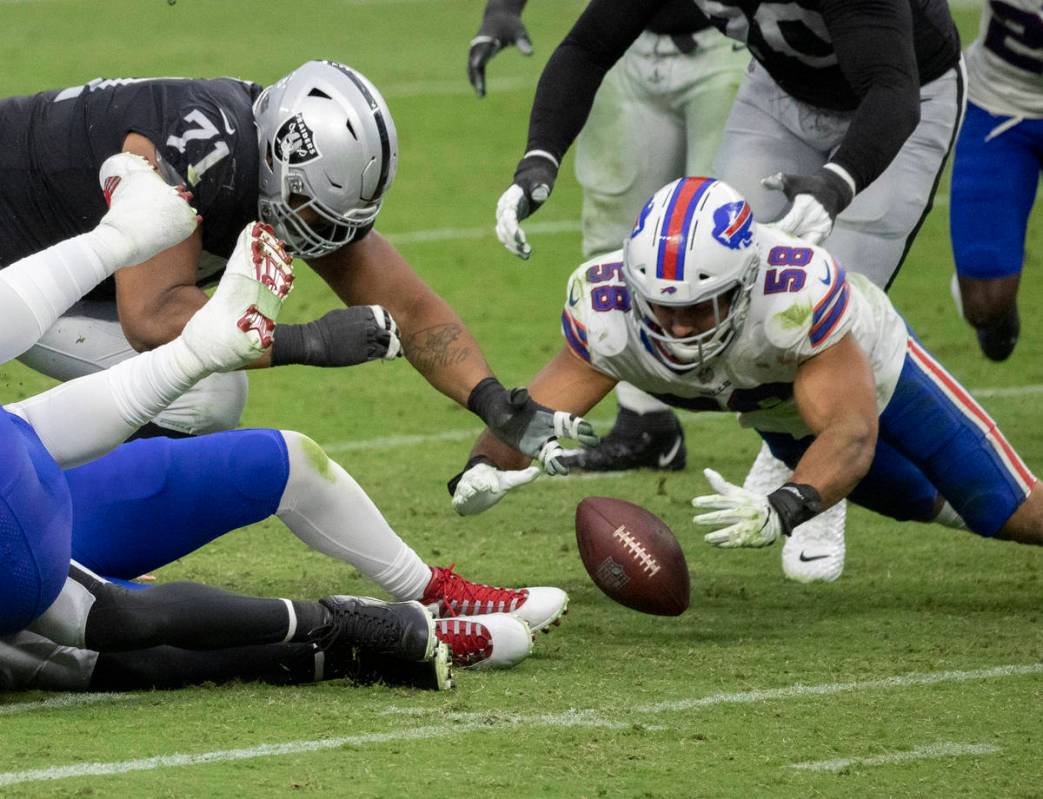 Buffalo Bills outside linebacker Matt Milano (58) dives to try and recover a fumble with Las Ve ...