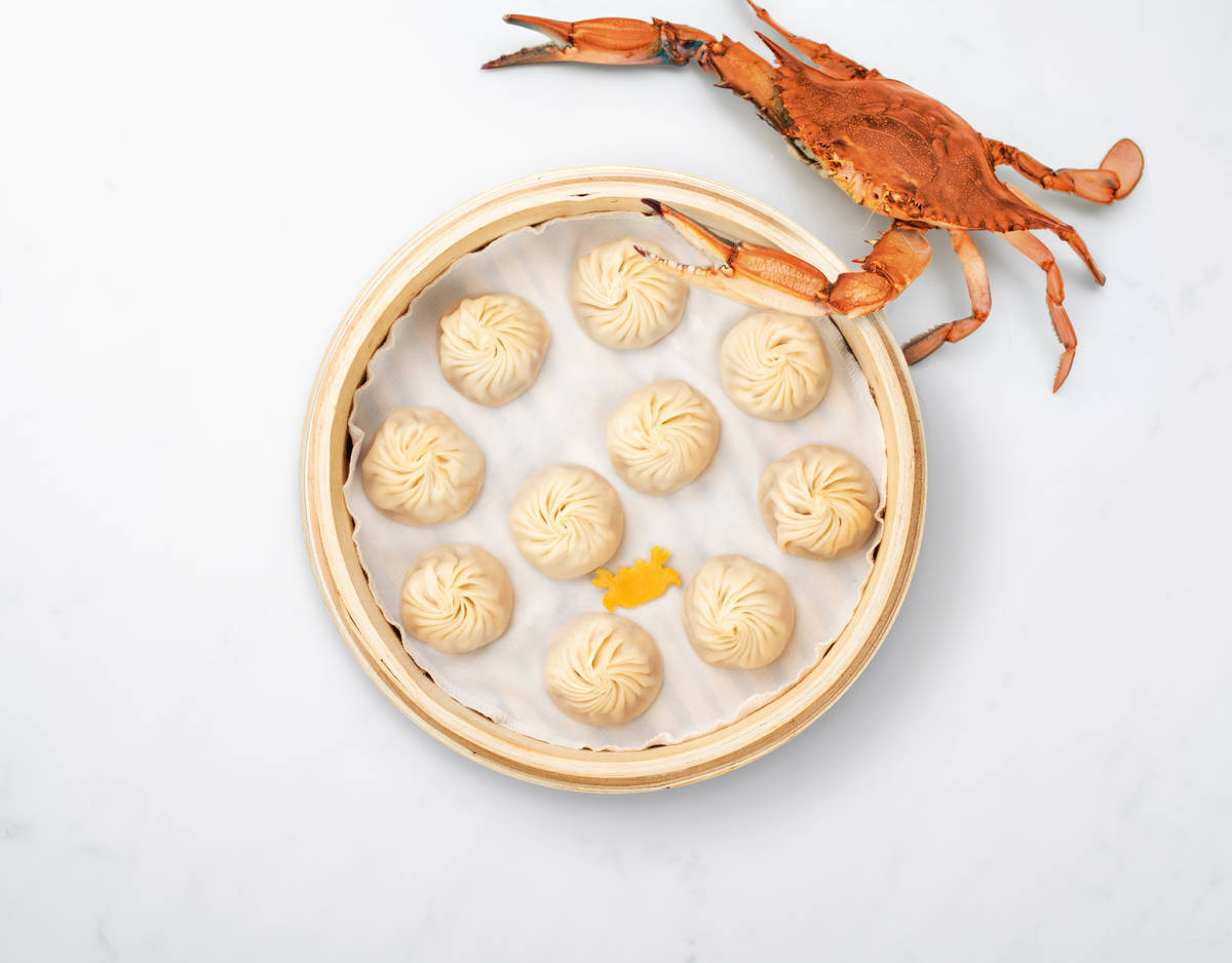 Crab & por xiao long bao. (Din Tai Fung)