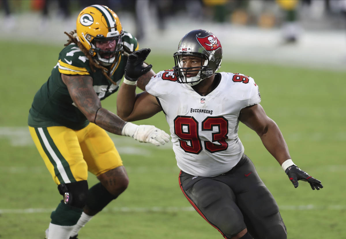 Tampa Bay Buccaneers defensive end Ndamukong Suh (93) works around Green Bay Packers offensive ...