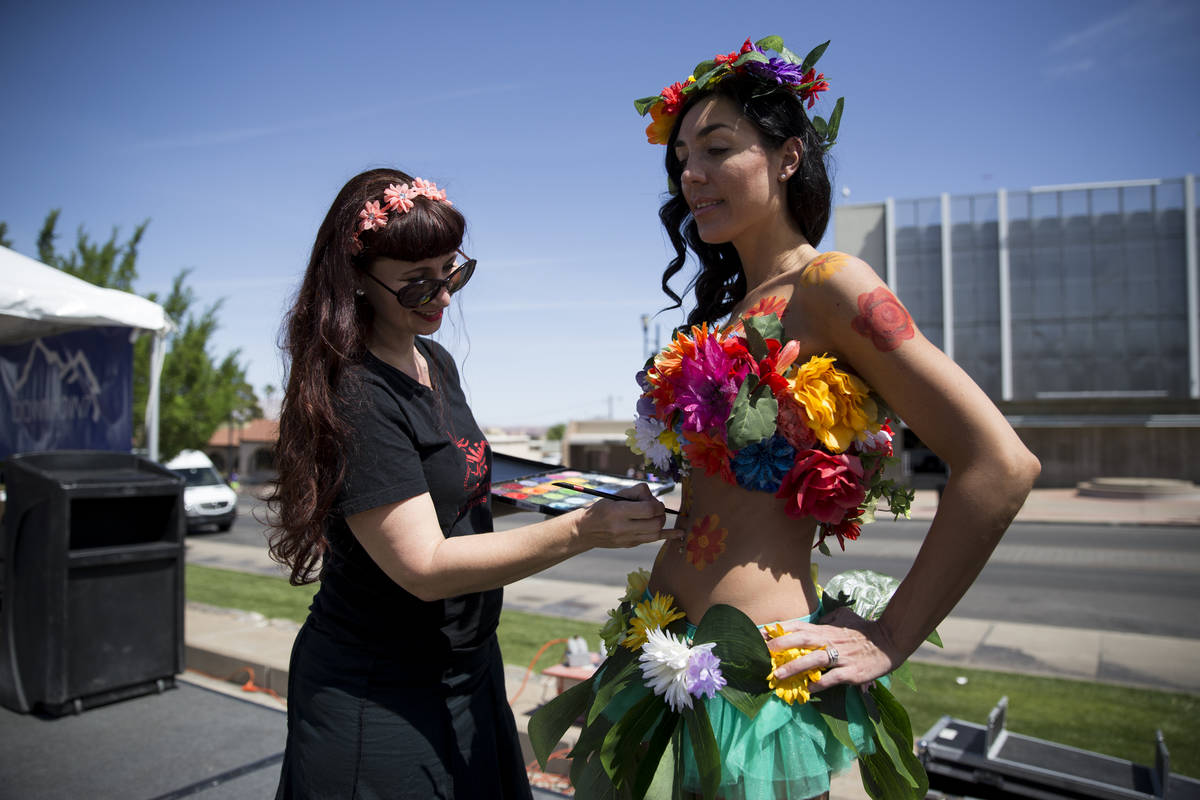 Artist Robin Slonina, left, paints Alissa Banks during the annual Henderson Heritage Parade and ...