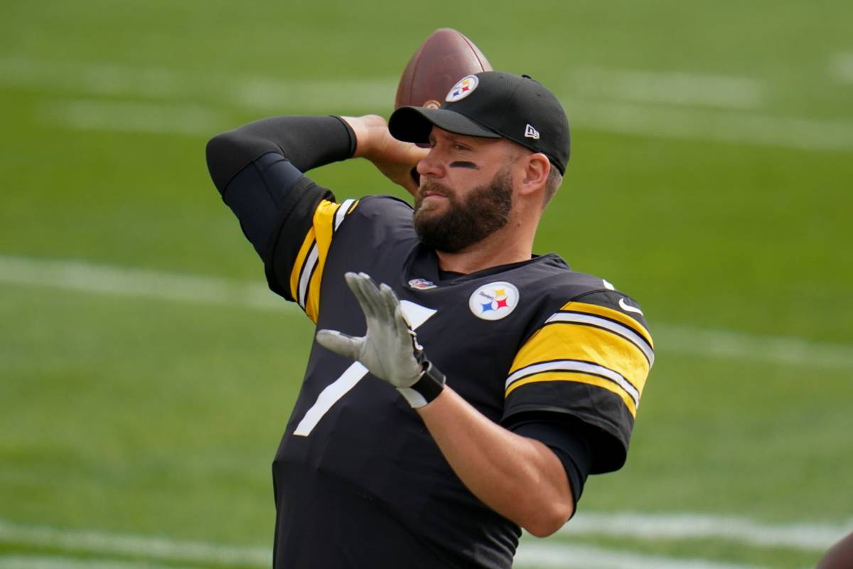 Pittsburgh Steelers quarterback Ben Roethlisberger (7)warms up before an NFL football game agai ...