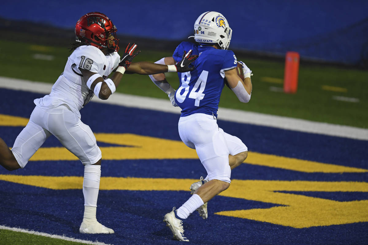 San Jose State's Bailey Gaithr (84) runs for a touchdown past UNLV's Nohl Williams (16) during ...