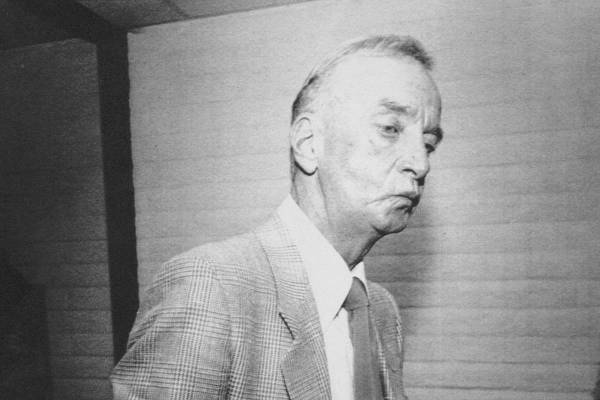 Frank “Lefty” Rosenthal smokes a cigarette after a hearing in 1988 before the Nevada Gaming ...