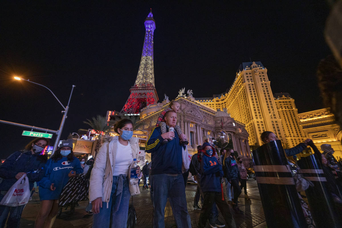 Tourists walk down Las Vegas Blvd., on the Strip, Friday, Nov. 27, 2020, in Las Vegas. (Elizabe ...