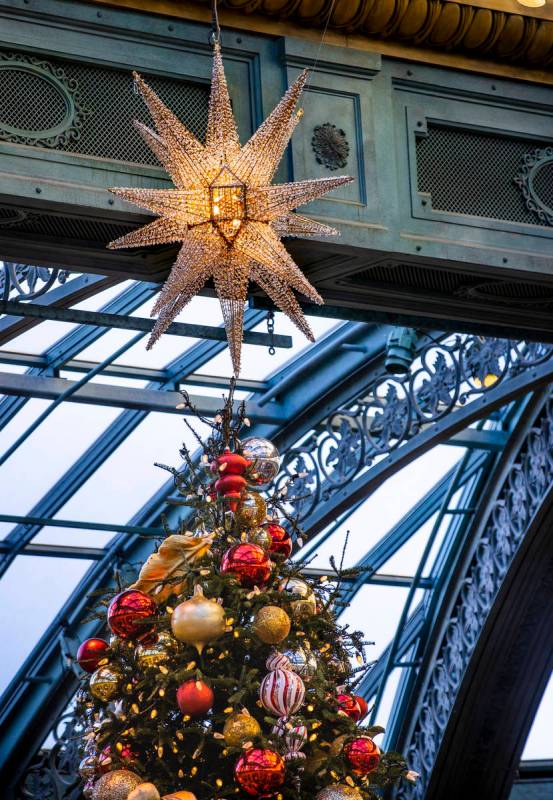 The Christmas tree features a new topper star created with 14K Swarovski crystals about the new ...