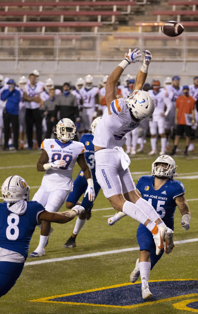 Boise State Broncos tight end Riley Smith (3) tries to make a catch over San Jose State Spartan ...