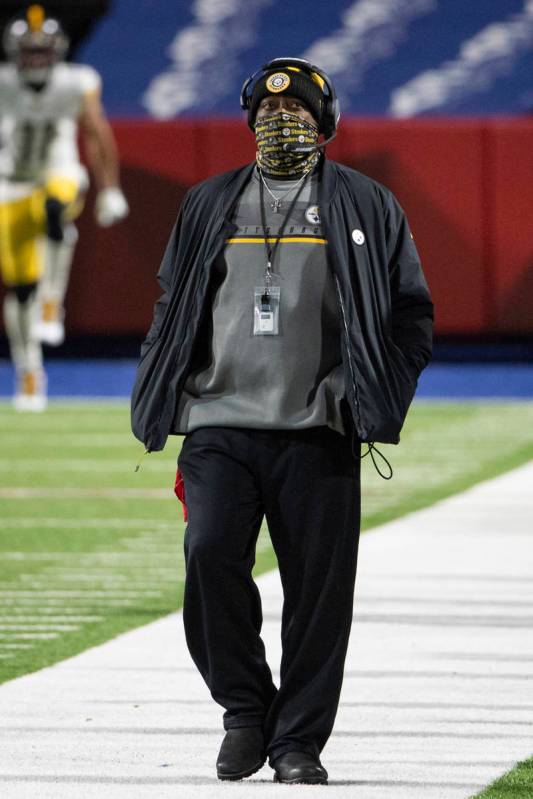 Pittsburgh Steelers head coach Mike Tomlin looks on during an NFL football game, Sunday, Dec. 1 ...