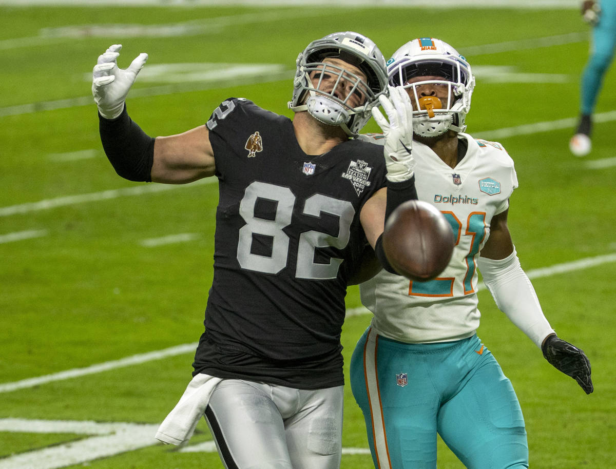 Raiders tight end Jason Witten (82) just misses a touchdown catch versus Miami Dolphins free sa ...