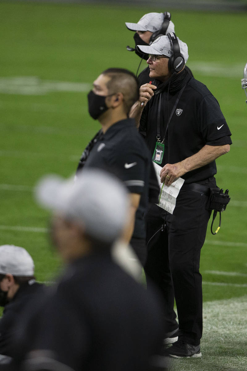 Interim Raiders defensive coordinator Rod Marinelli looks on as the Los Angeles Chargers look t ...